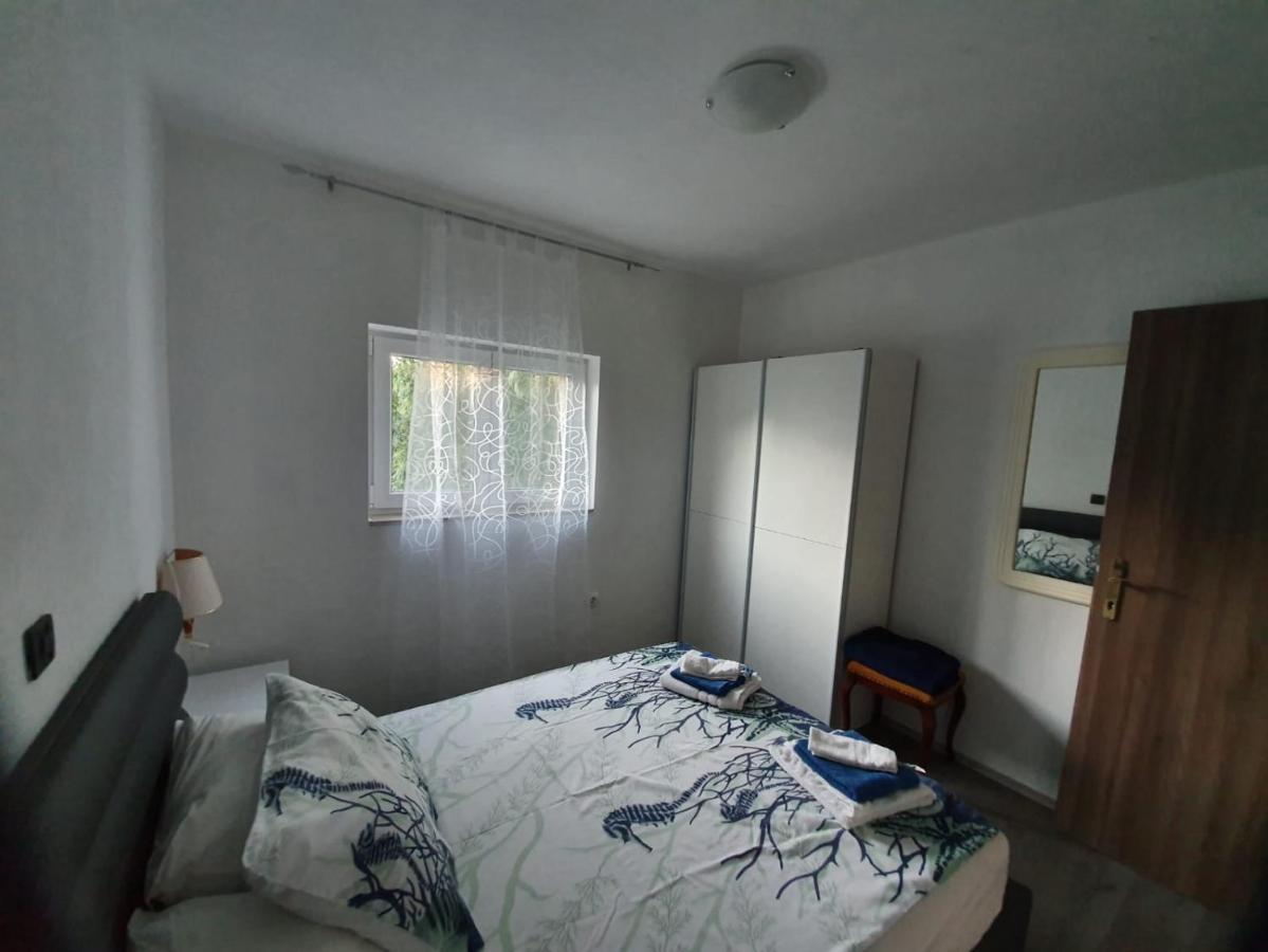 Apartmani Lucija 马斯莱尼察 外观 照片