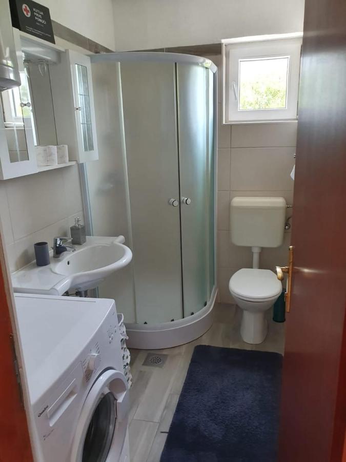 Apartmani Lucija 马斯莱尼察 外观 照片