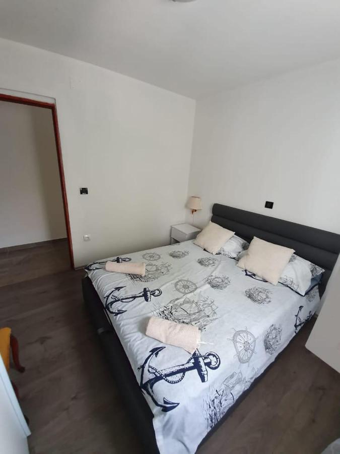 Apartmani Lucija 马斯莱尼察 外观 照片