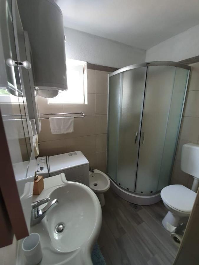 Apartmani Lucija 马斯莱尼察 外观 照片