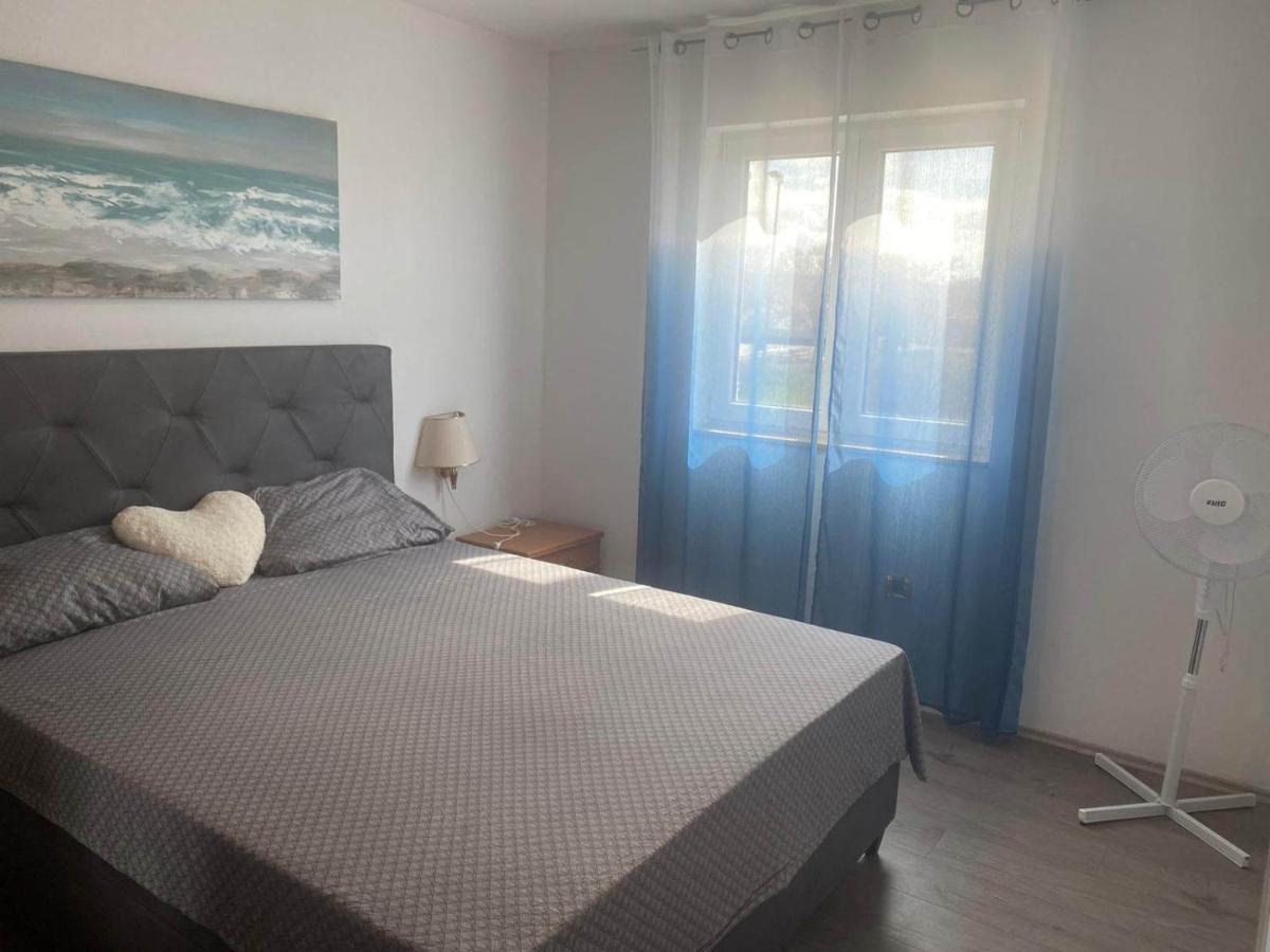 Apartmani Lucija 马斯莱尼察 外观 照片