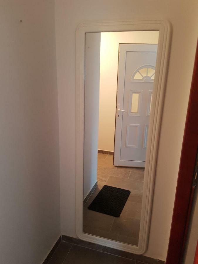 Apartmani Lucija 马斯莱尼察 外观 照片