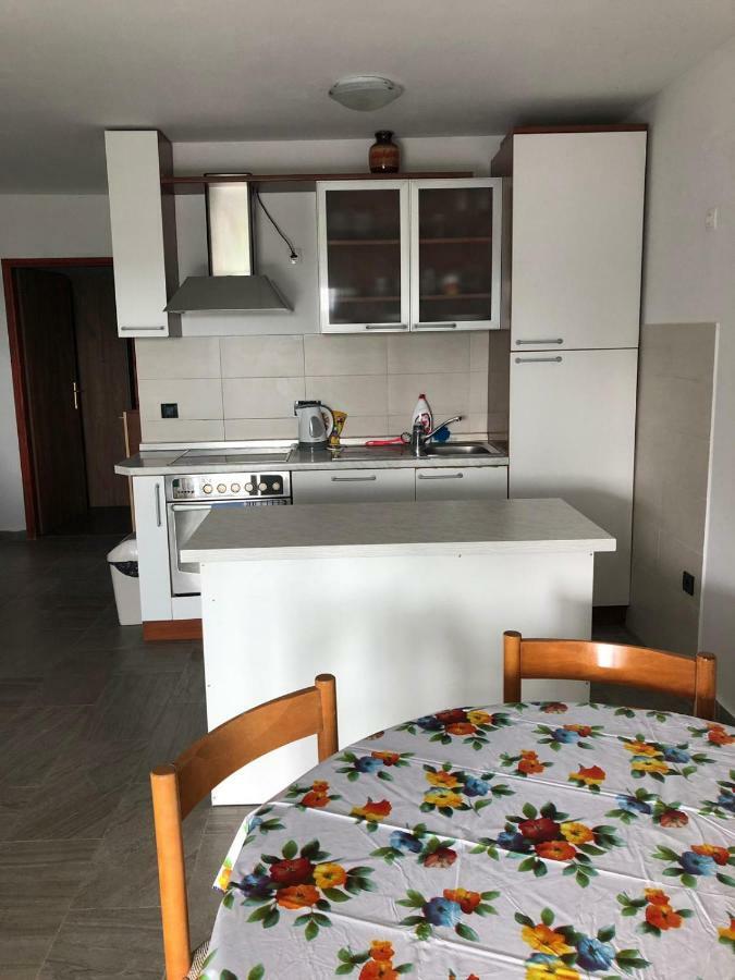 Apartmani Lucija 马斯莱尼察 外观 照片