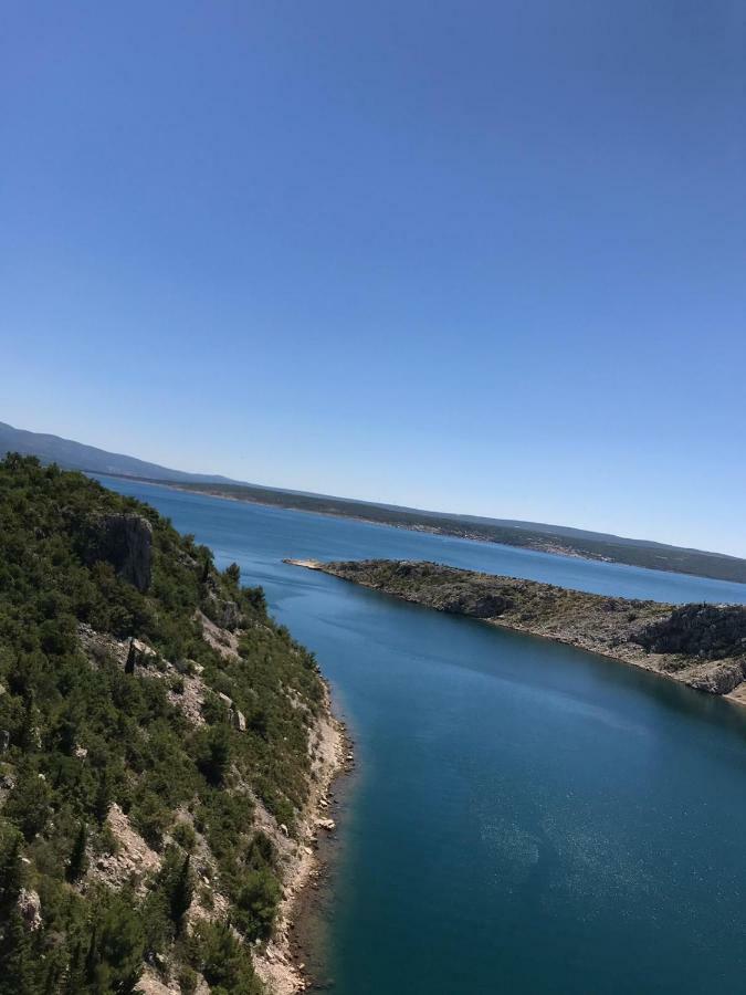 Apartmani Lucija 马斯莱尼察 外观 照片